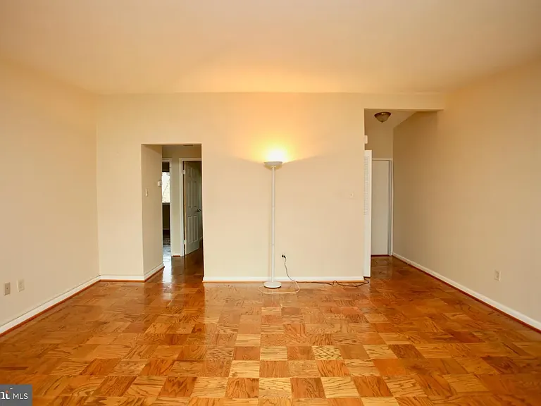 10204 Rockville Pike #402 — Photo 5
