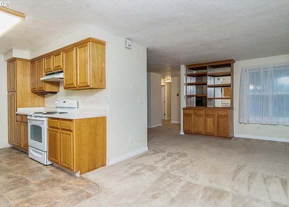 2nd image of 902 SE 118th Ct
