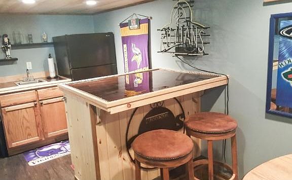 Wet Bar w/Sink and Refridgerator