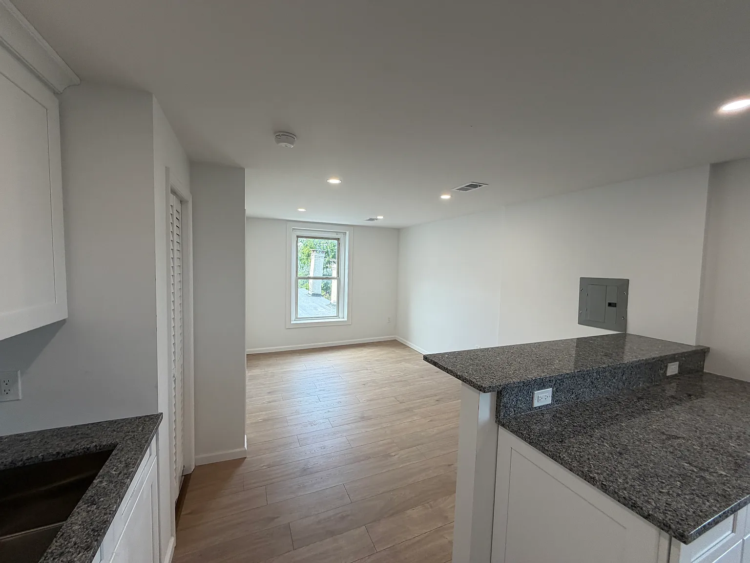 1 bed, 950 sqft, $2,250 — Photo 2