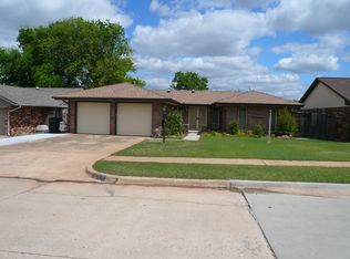 1400 N Lincoln Ave, Moore, OK 73160