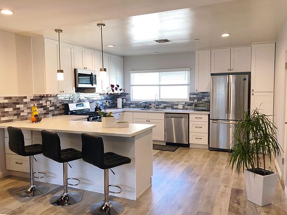 4th image of 3247 S Sherbourne Dr APT 2