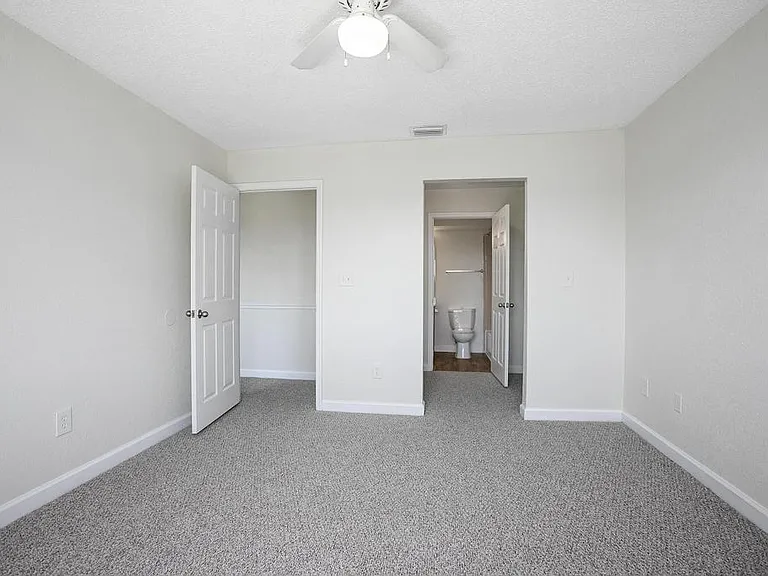 Bella Lago Apartments — Photo 13