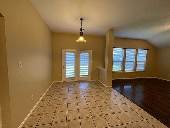 4th image of 2459 Frontier Dr