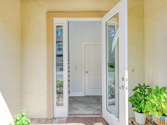 4th image of 127 Canyon Trail St
