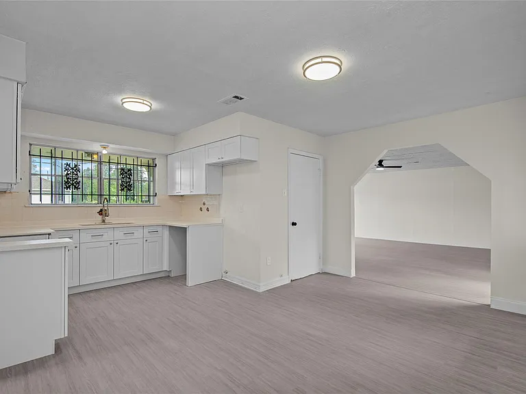 7329 Gleason Rd — Photo 8