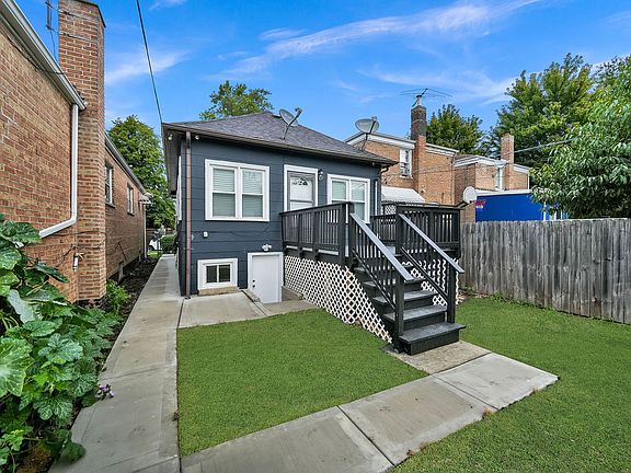 4th image of 3805 W 63rd Pl