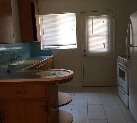 4th image of 384 Kuehnis Dr