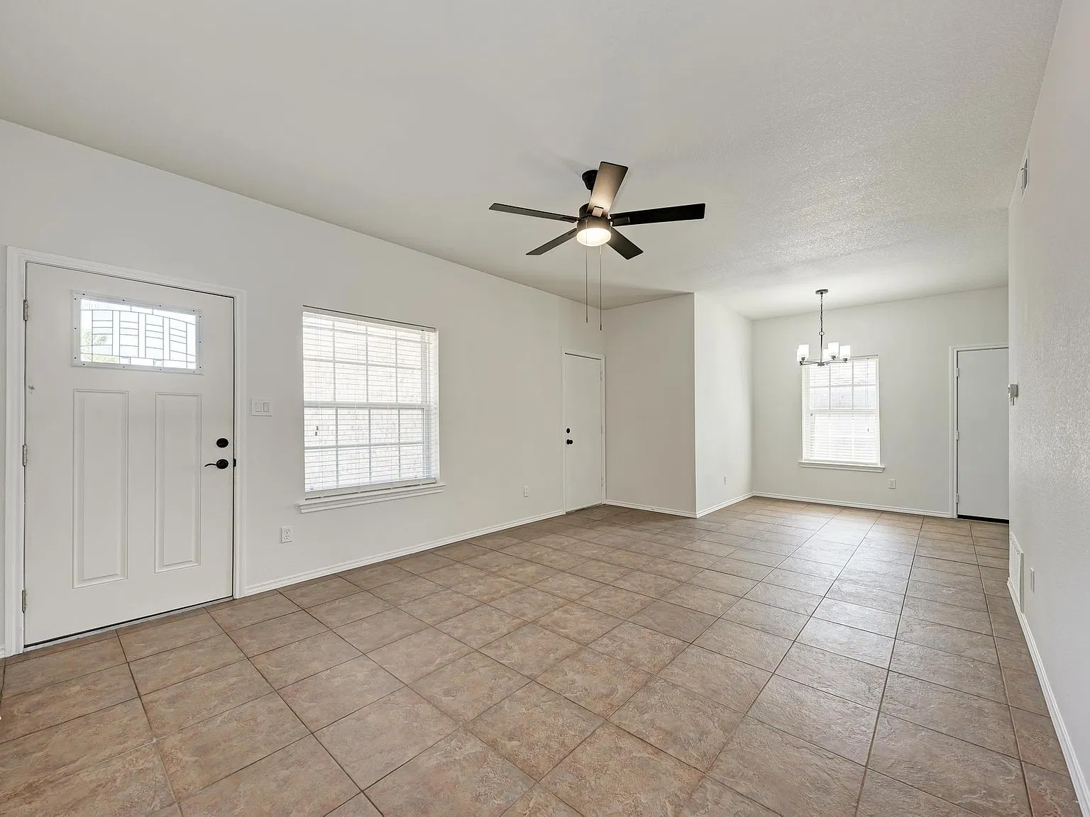 3 bed, 1.0 bath, 976 sqft, $1,600 — Photo 4