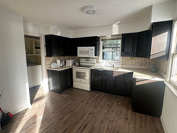 4th image of 8341 Oak Park Ave