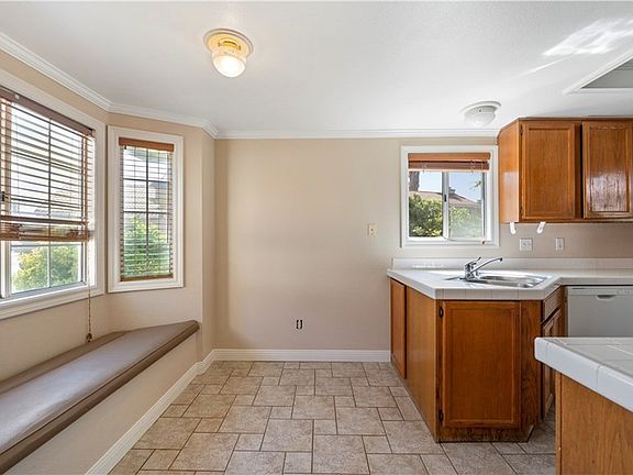 3rd image of 2523 Belmont Way