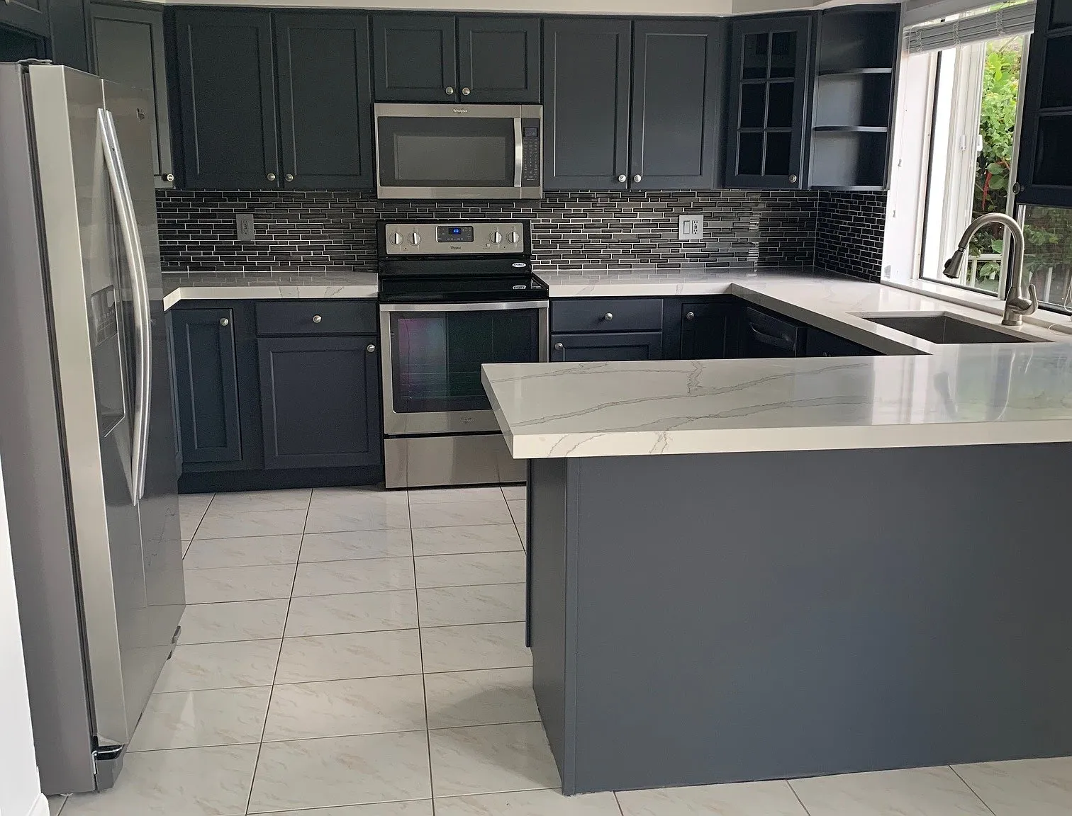 3 bed, 2.5 bath, 2100 sqft, $4,300 — Photo 1