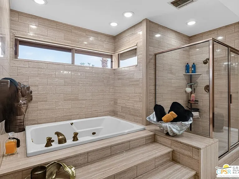216 Kavenish Dr — Photo 20