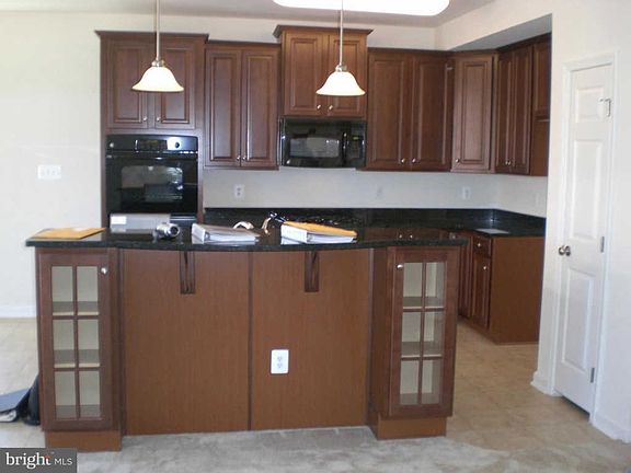 4th image of 2453 Eastbourne Dr #227