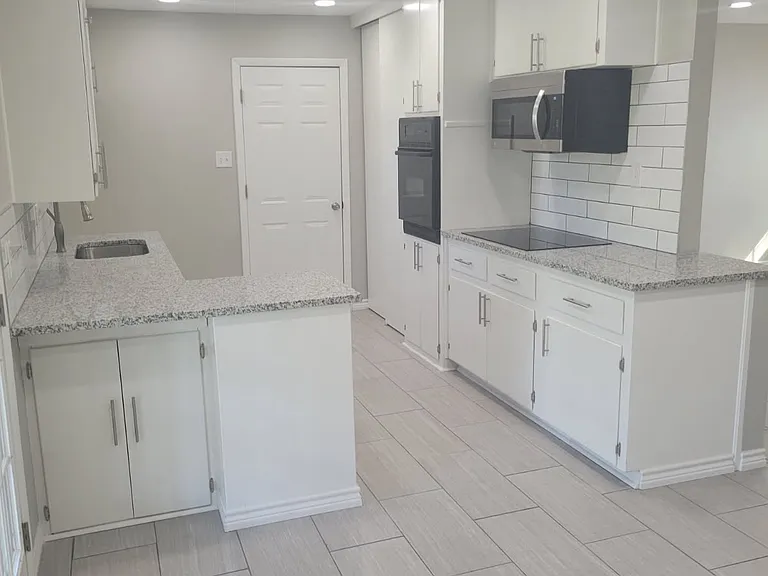 214 Glasgow Dr — Photo 3