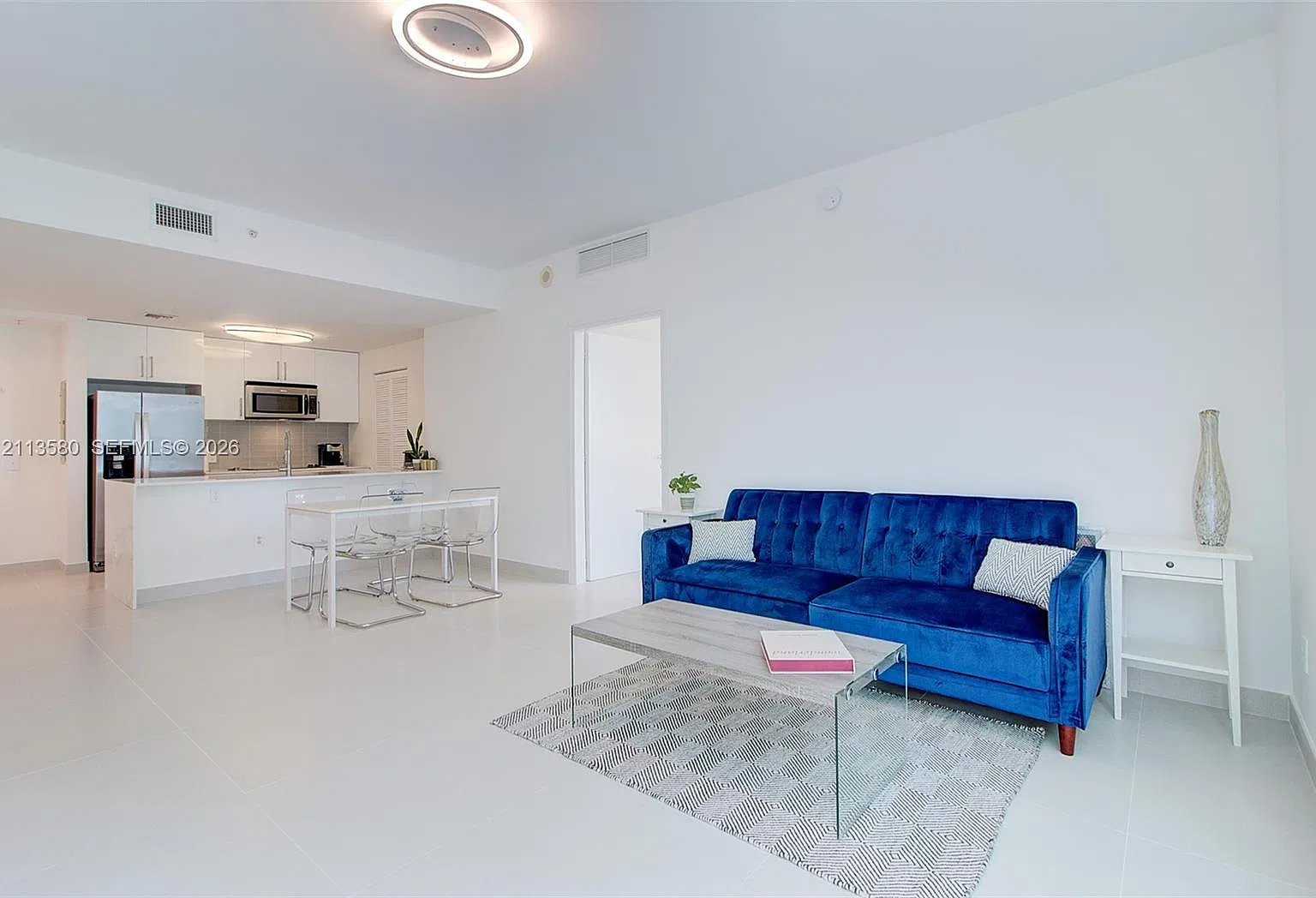 Met 1 Condo — Photo 4