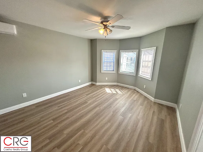 2 bed, 1000 sqft, $3,300 — Photo 2
