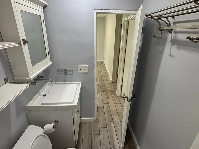 6706 S Himes Ave — Photo 13