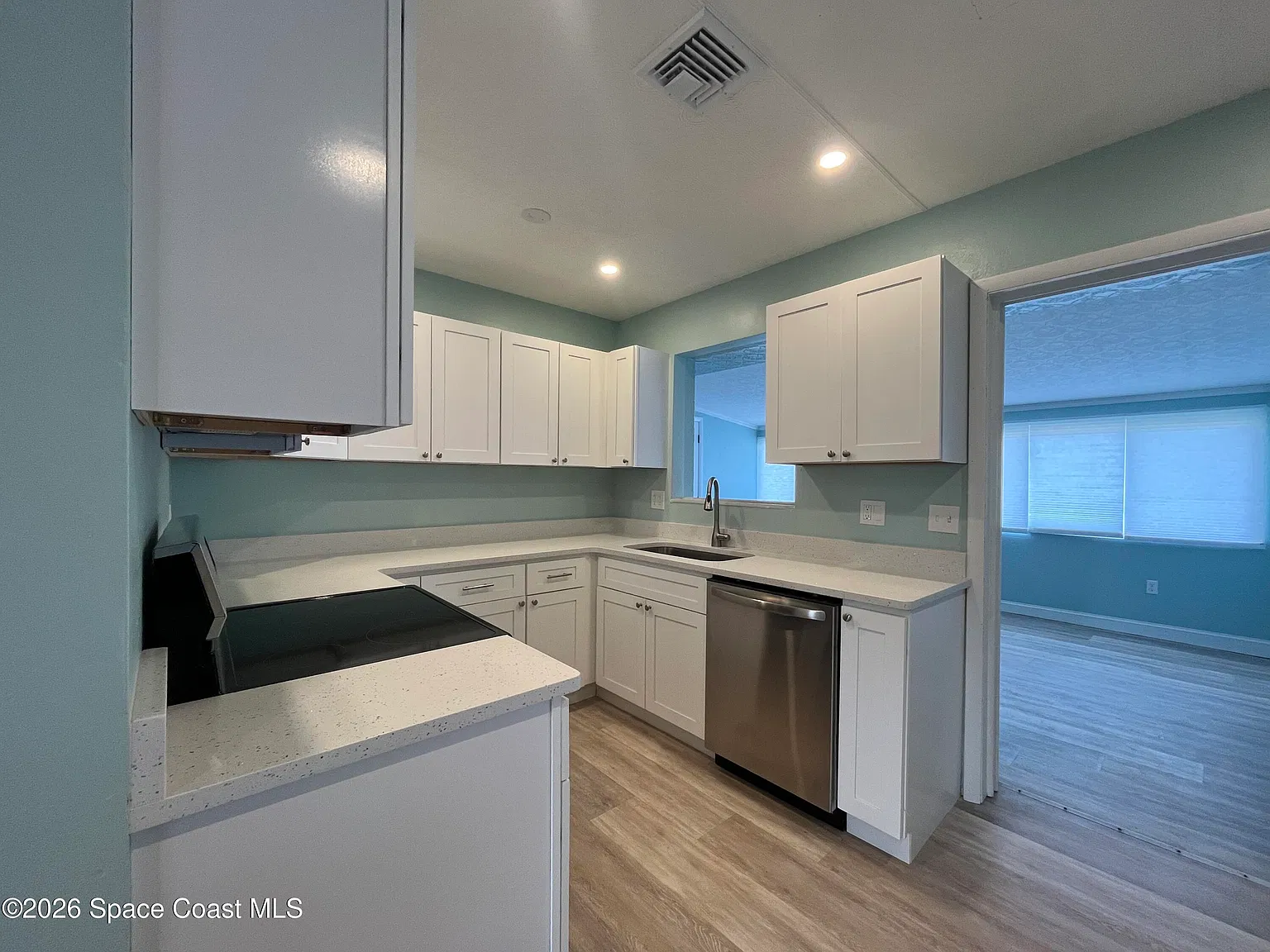 4 bed, 1.0 bath, 1511 sqft, $1,900 — Photo 4