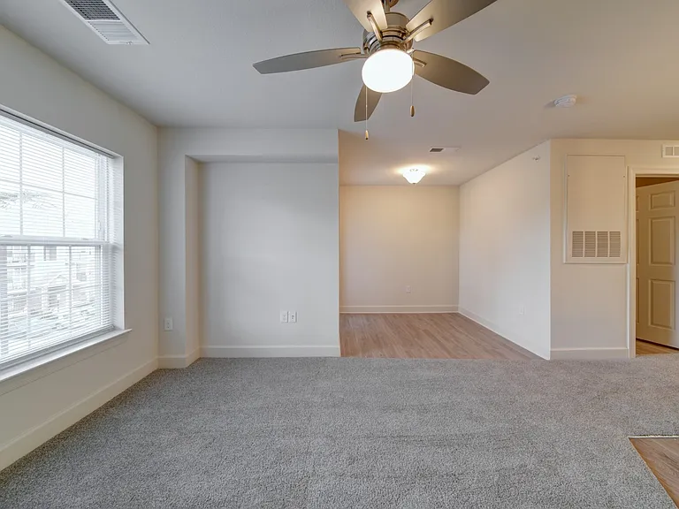 GRANITE POINTE — Photo 8