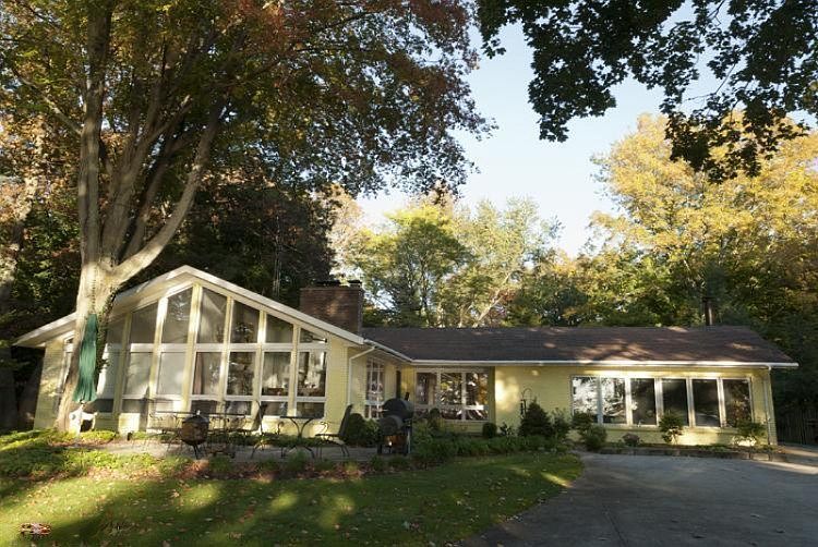 1st image of 2787 Lakeshore Dr