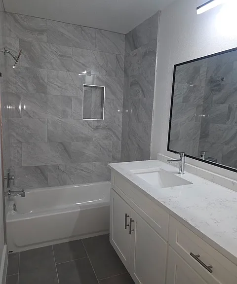 704 W 21st St #308 — Photo 18