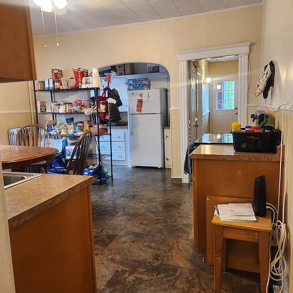4 bed, 1660 sqft, $2,400 — Photo 3