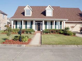 41 Magnolia Trace Dr, Harvey, LA 70058