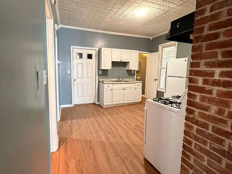 884 3rd Ave #3 — Photo 3