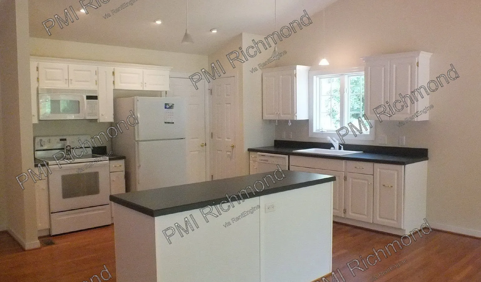 3 bed, 2.0 bath, 1744 sqft, $2,300 — Photo 4