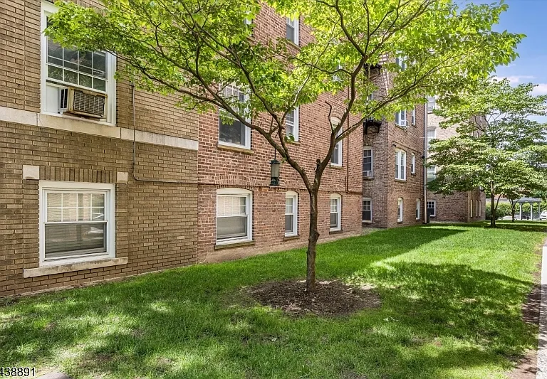 55 Park Ave #26 — Photo 27