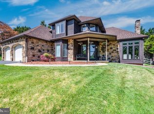 24 Sycamore Dr, Reading, PA 19606