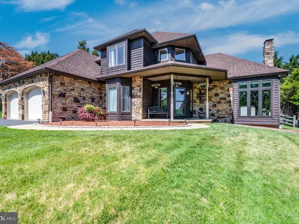 24 Sycamore Dr, Reading, PA 19606