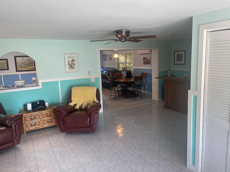 1st image of 169 Lake Dr S