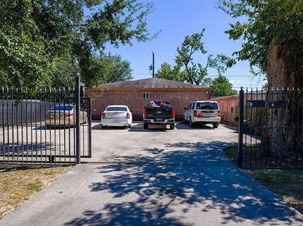 6820 Petre Dr, Houston, TX 77076