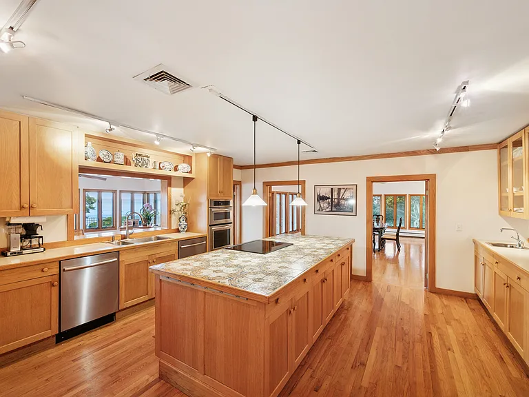 43 Mashomuck Dr — Photo 13