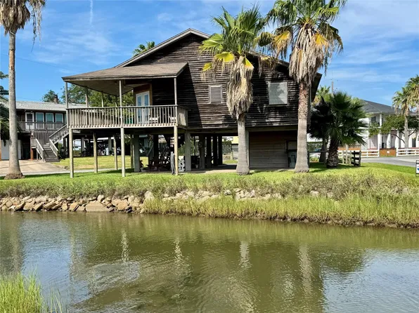 10304 Cloud Ln, Galveston, TX 77554