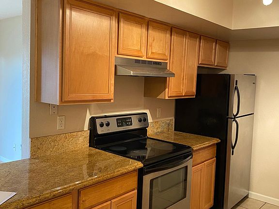 4th image of 740 W Elm St Unit 135