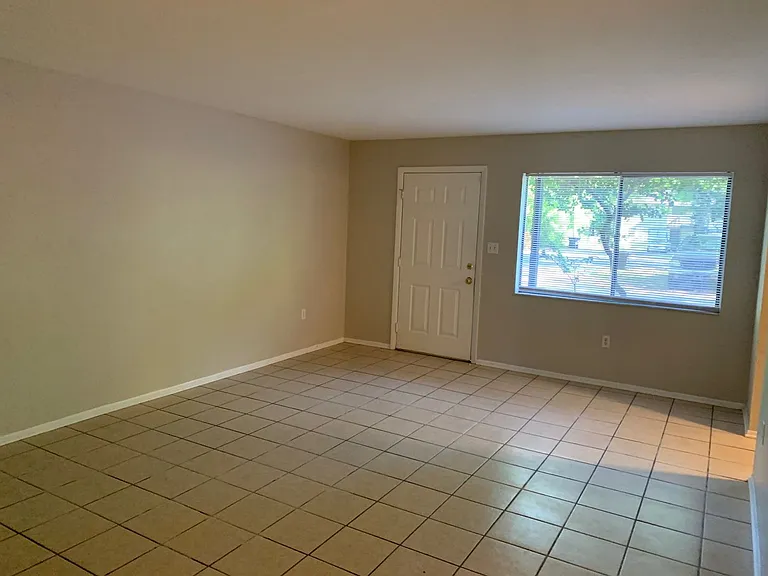 7203 SW 44th Pl — Photo 2