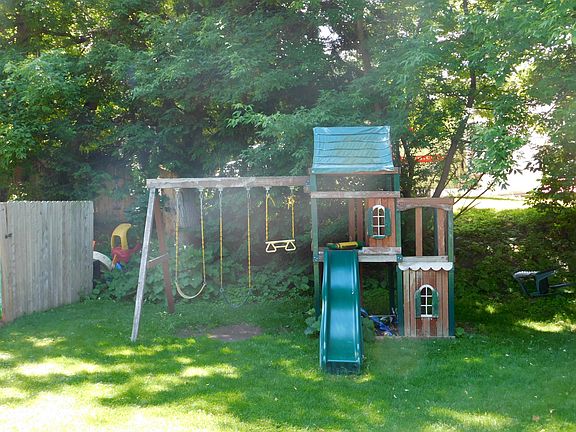 4th image of 107 Lincoln Dr