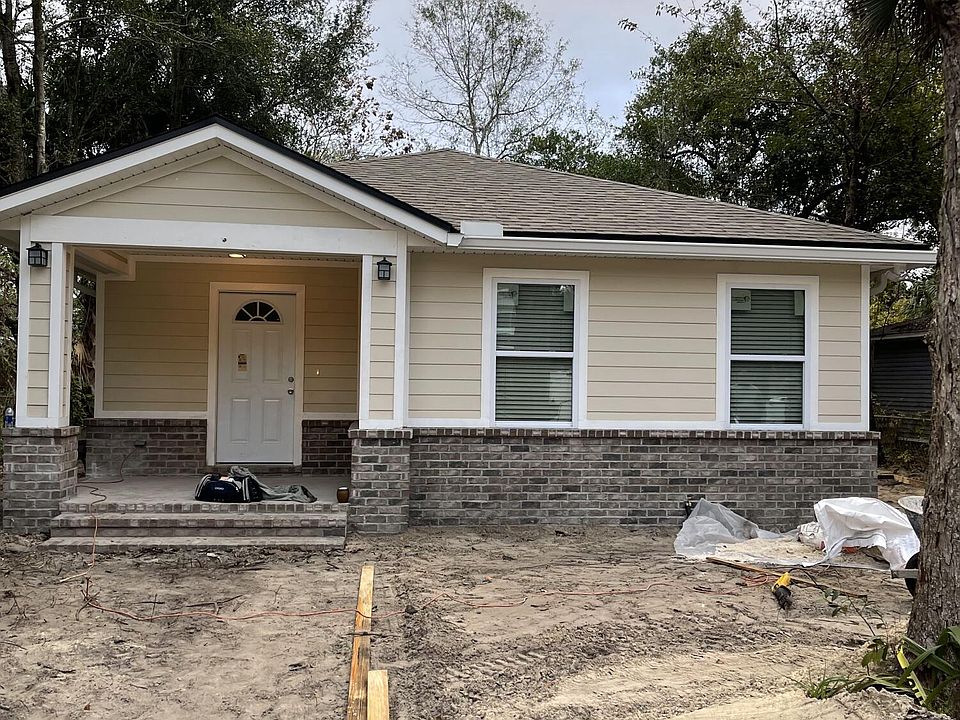 1st image of 2820 MYRTLE Avenue N