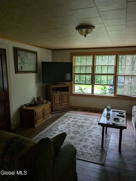 4th image of 16 Louden Road
