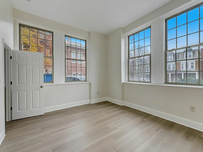 Franklin Manor Apartments — Photo 14