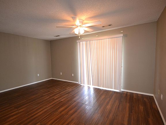 3rd image of 1621 N Leverett Ave APT 08