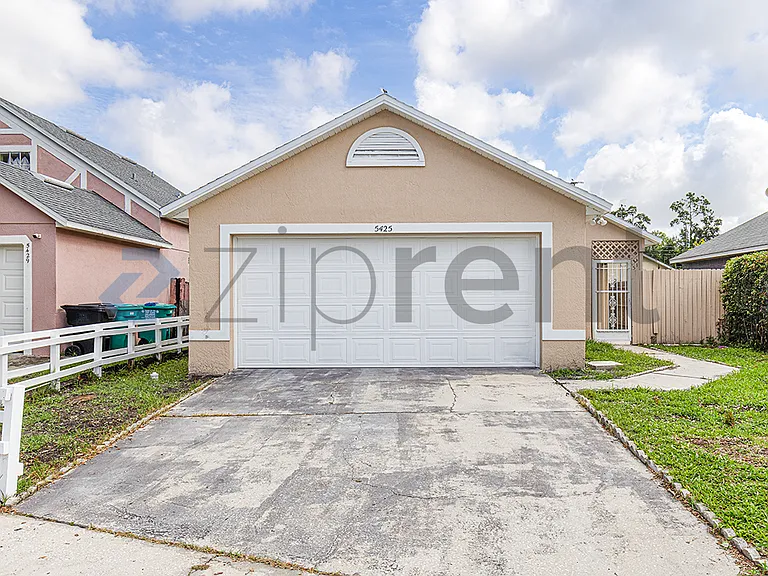 5425 Wood Crossing St — Photo 1