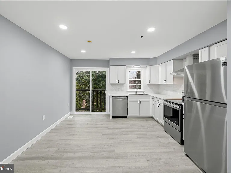 6915 Adel St — Photo 31