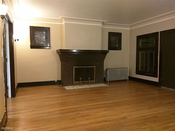 Living room w/ fireplace
