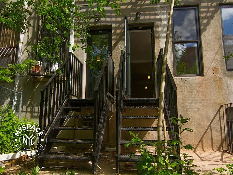 1044 Putman Ave #1 — Photo 17