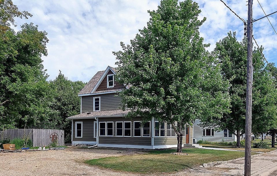 2nd image of 17669 Griswold Ave