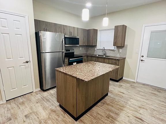 3rd image of 5001 N Hiawatha Dr #1